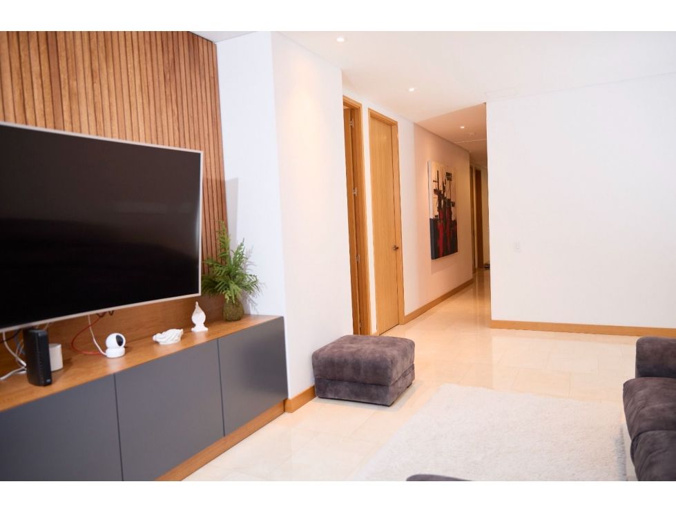 Luxury 4-Bedroom Apartment with Panoramic Views – Almendros de la Calera, El Poblado - Photo 2