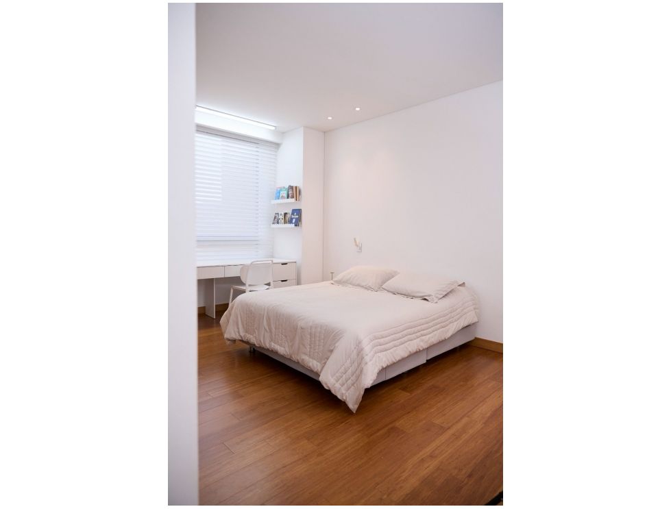 Luxury 4-Bedroom Apartment with Panoramic Views – Almendros de la Calera, El Poblado - Photo 3