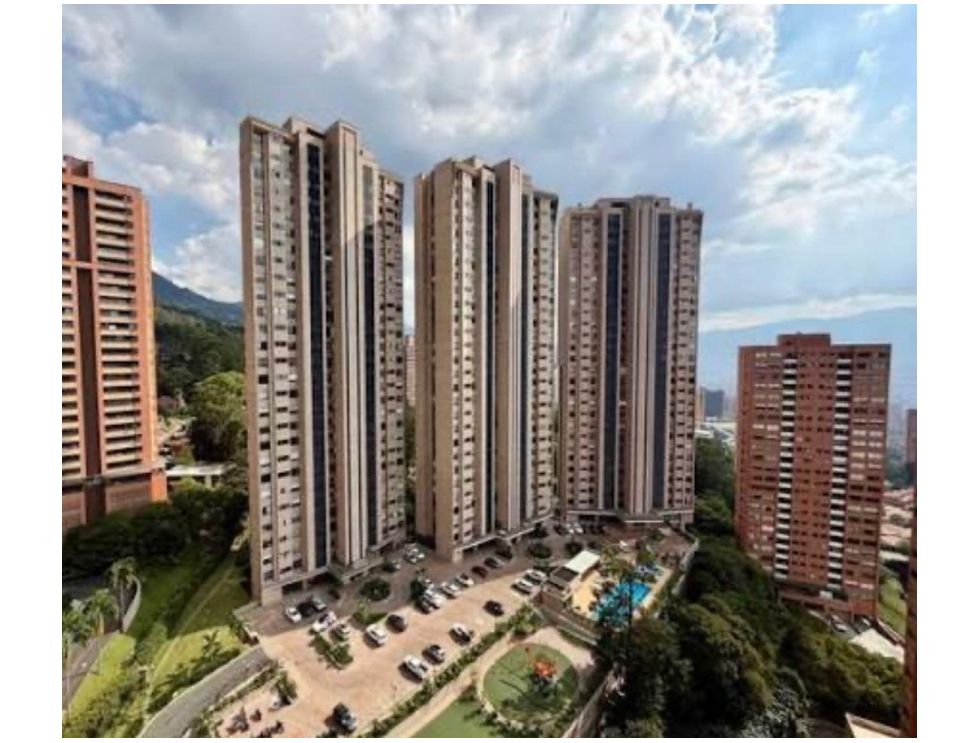 Luxury 4-Bedroom Apartment with Panoramic Views – Almendros de la Calera, El Poblado - Photo 4