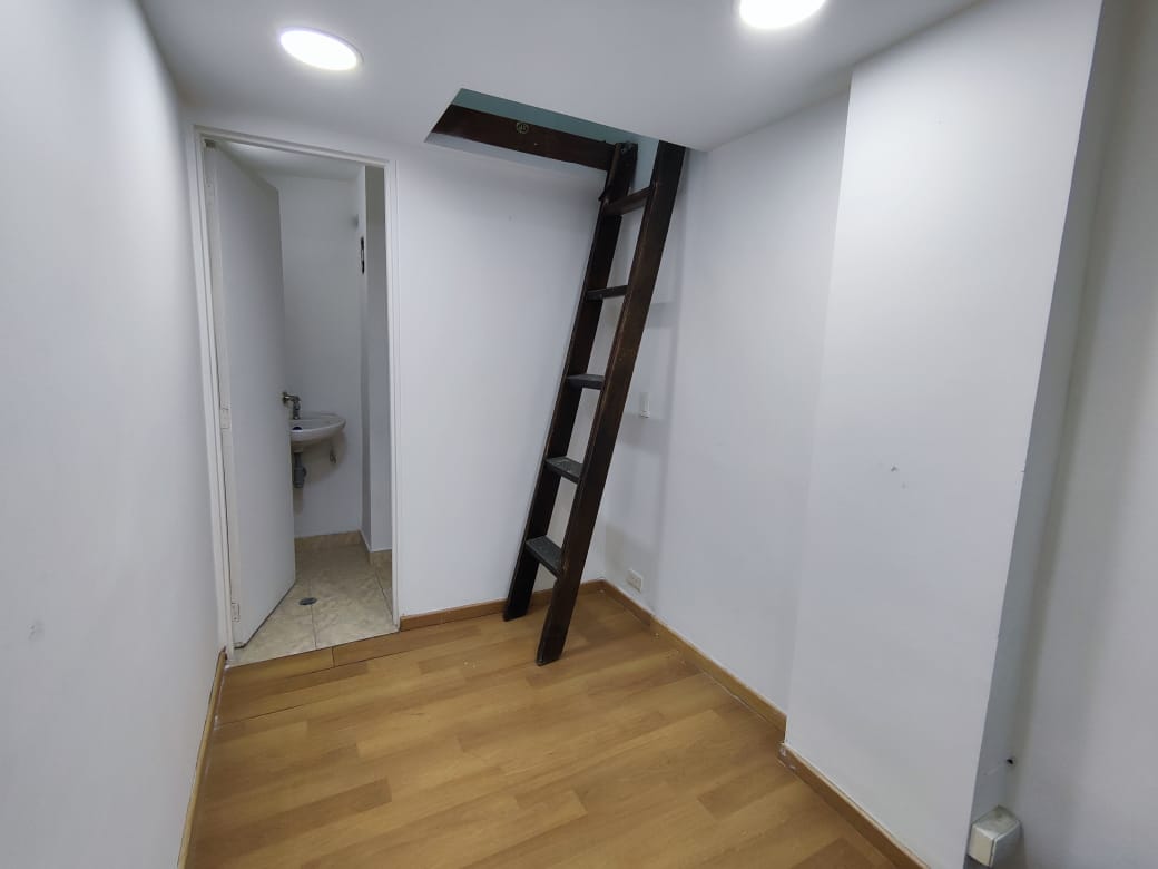 Compact Office Space Near Parque Poblado – DOMO Building - Photo 4