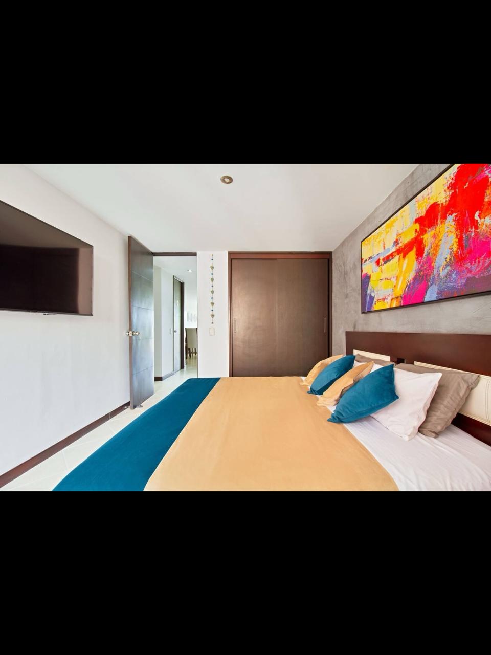 Fully Furnished 3-Bedroom Apartment with 2 Balconies – Envigado - Photo 4