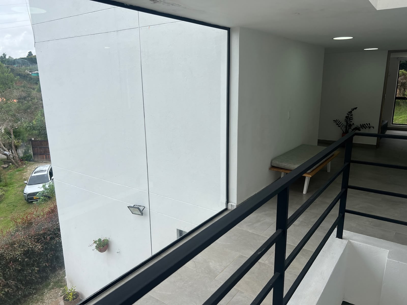 4-Bedroom House with Pool in Gated Community — Near El Tesoro & Mall del Este - Photo 3