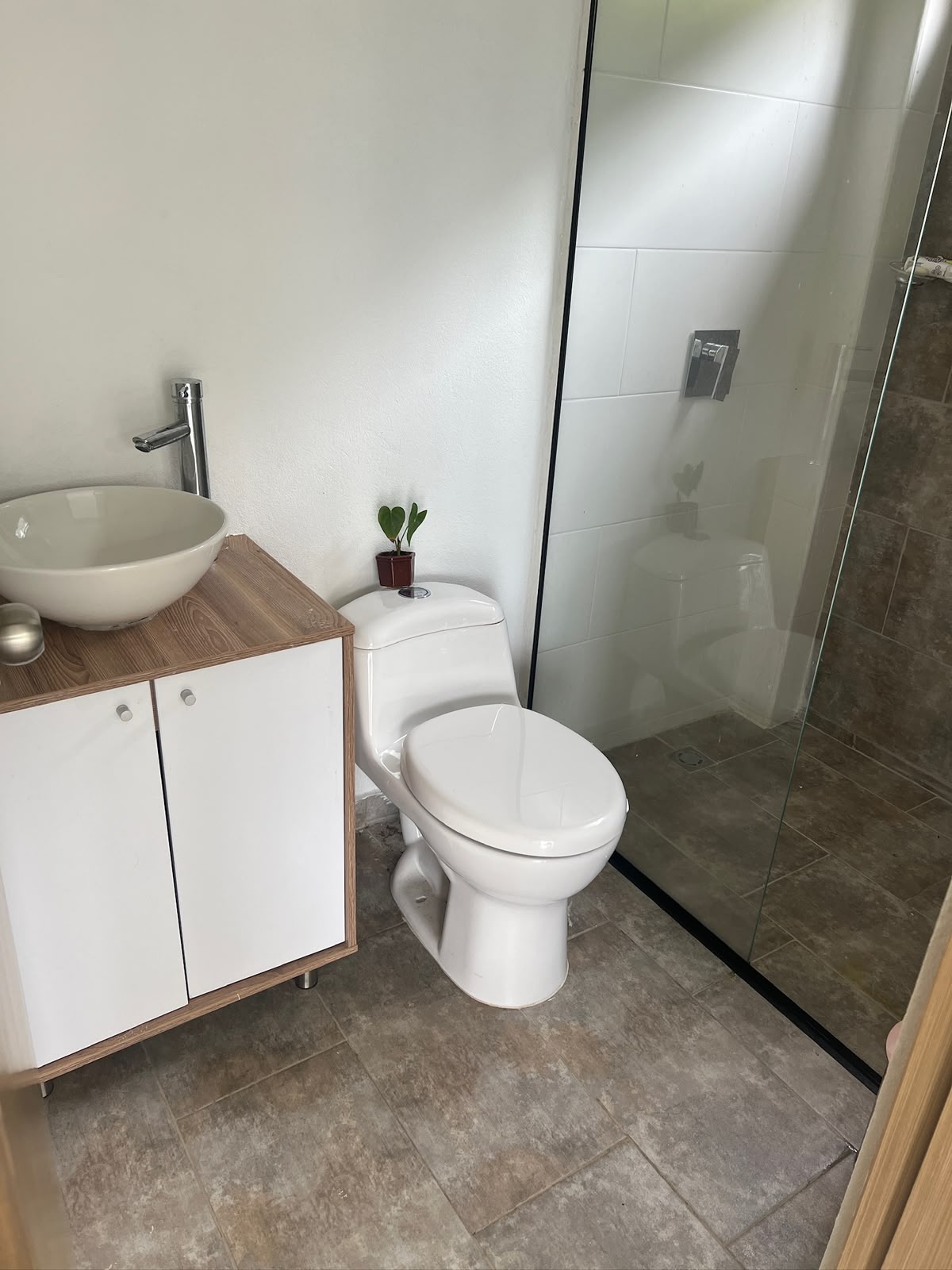 Fully Furnished 5-Bedroom Finca with Jacuzzi — 7 Minutes from José María Córdova Airport - Photo 3