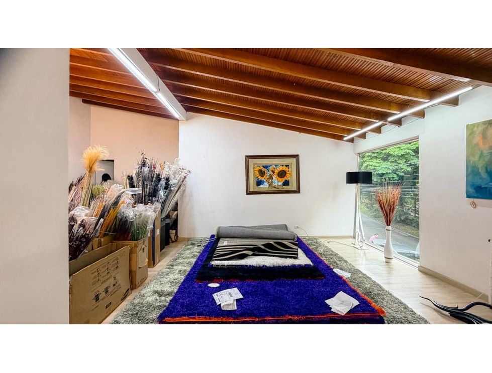 400 m² Commercial House-Store in Patio Bonito — Prime Visibility with Showcase Glass Facades - Photo 5