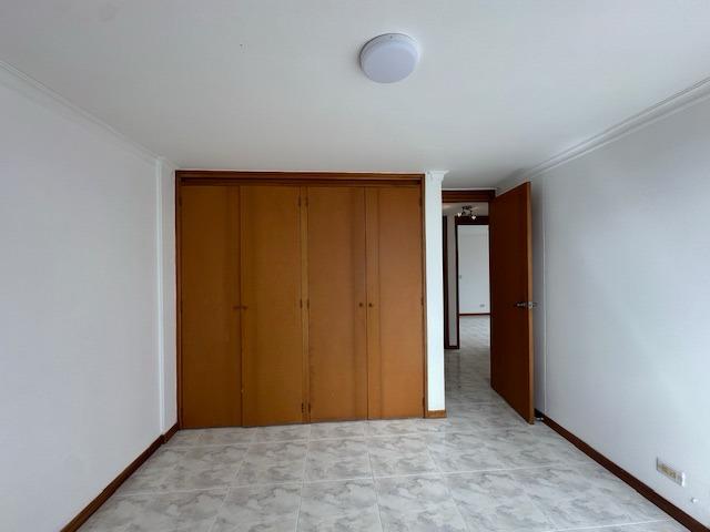 Spacious 3-Bedroom Apartment for Rent Near Iglesia Padre Marianito – Full Amenities, 2 Parking Spots - Photo 2
