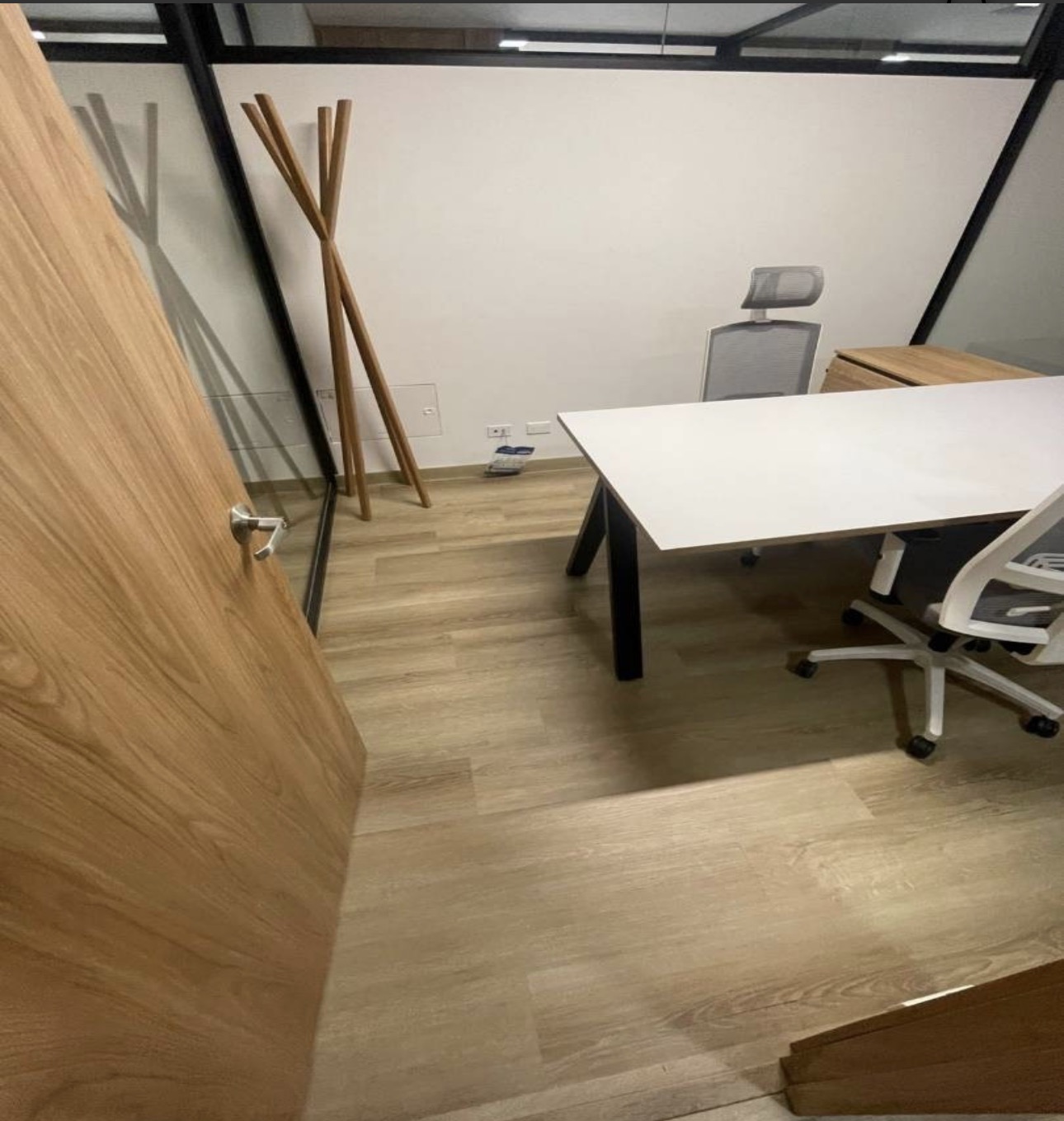 Furnished office for rent in Laureles Los Colores - Photo 3