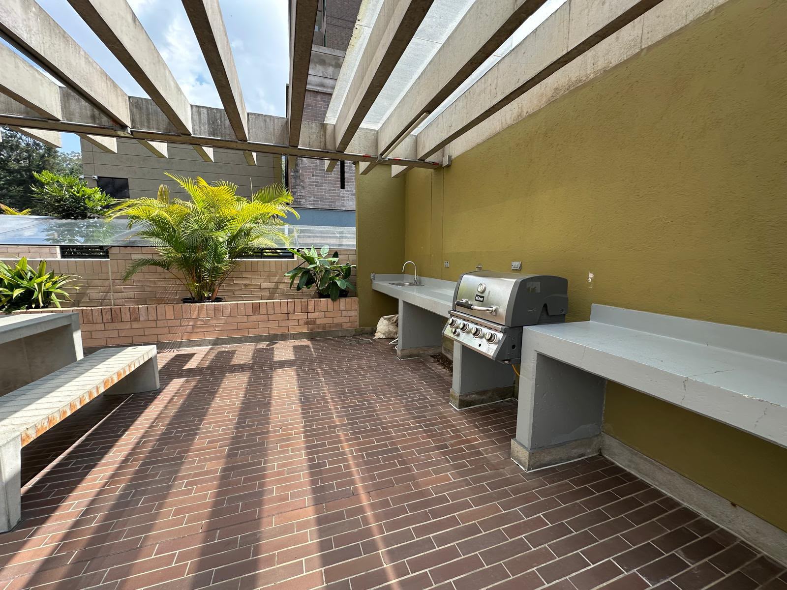 Fully Furnished Apartment in El Poblado – Vía Linares - Photo 2